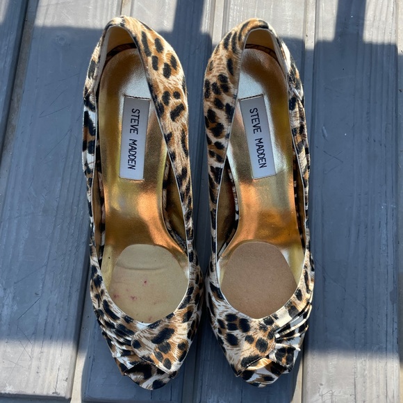 Steve Madden leopard heels - Picture 2 of 6
